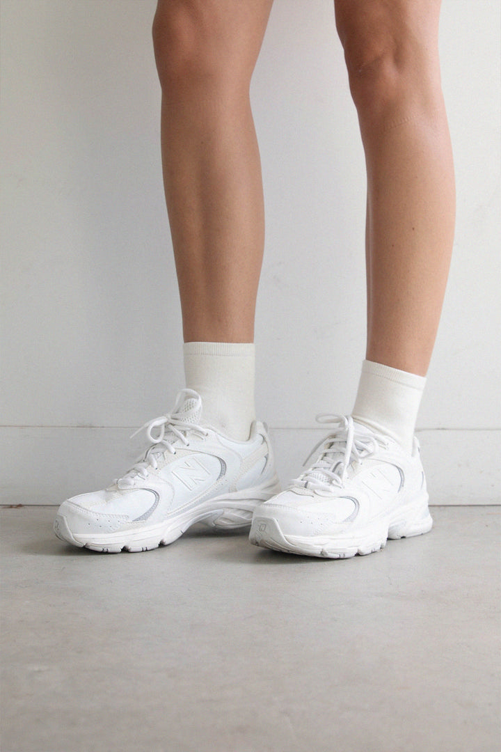 ORGANIC COTTON SOCKS in White — alternate angle