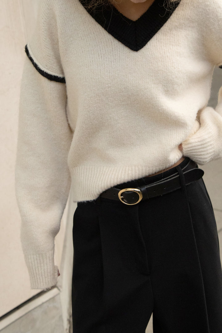 CROPPED CONTRAST V-NECK SWEATER in Cream Black — alternate angle