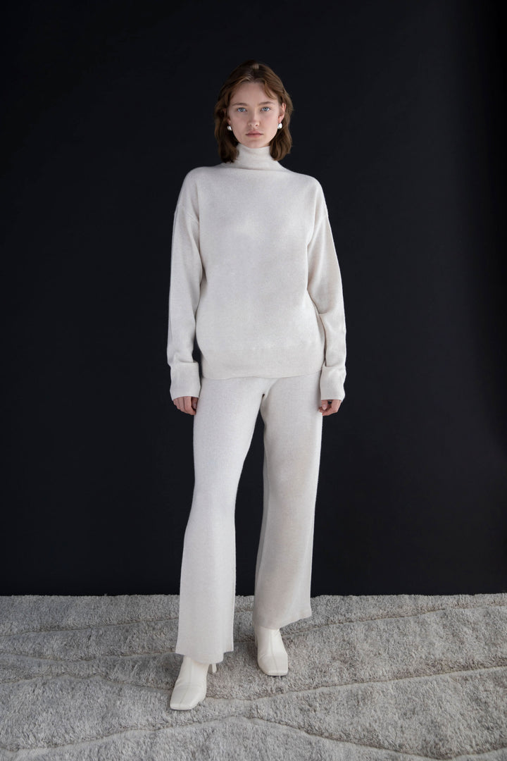 100% CASHMERE TURTLENECK SWEATER in Birch — alternate angle