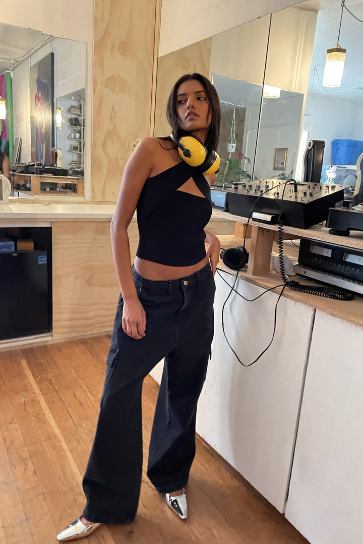 CROSSFRONT CROPPED TANK in Black — alternate angle