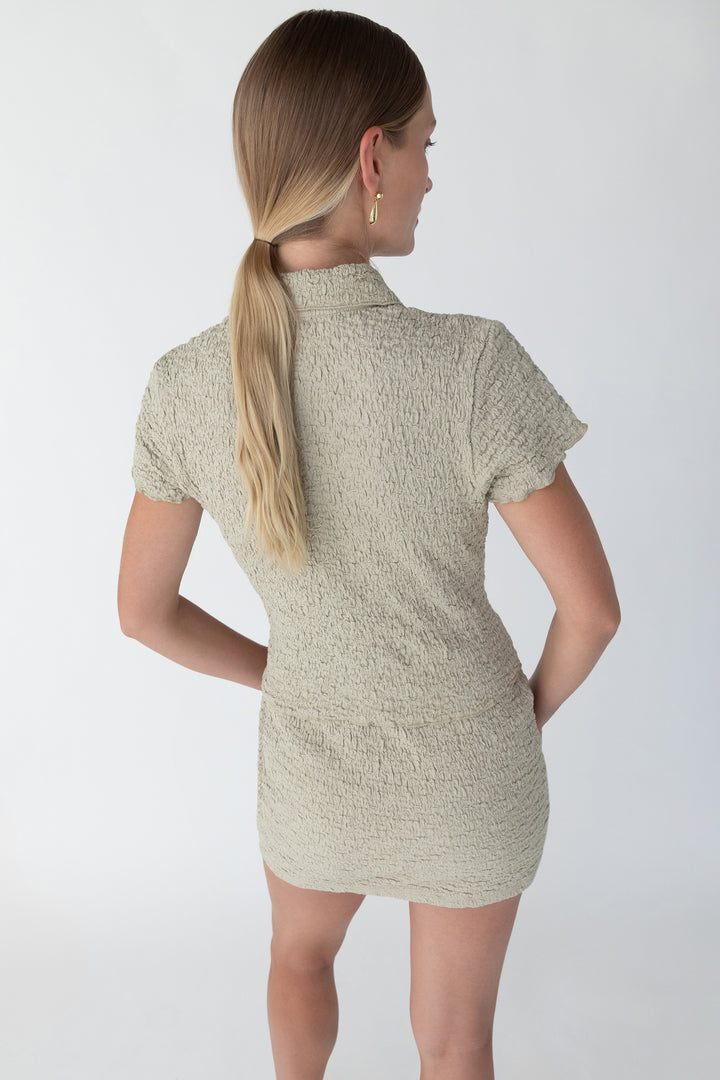 CRINKLE TEXTURED BUTTON UP TOP in Moss Grey — alternate angle