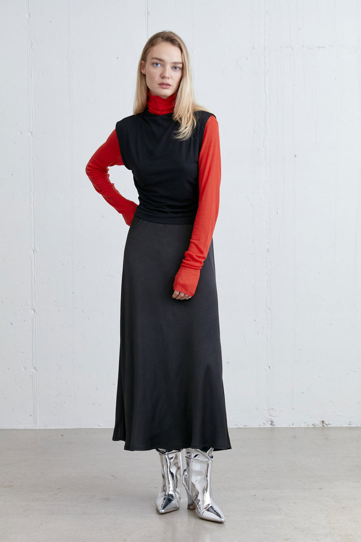 CROPPED TURTLENECK TOP in Red — alternate angle