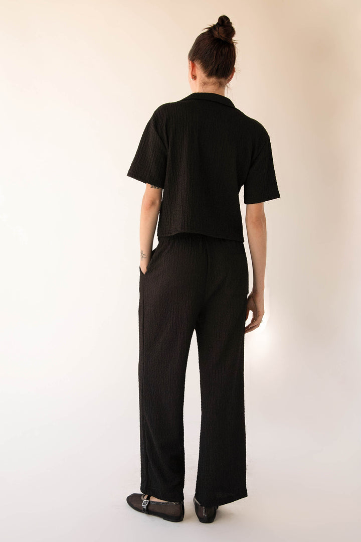SHORT SLEEVE CRINKLE BUTTON UP in Black — alternate angle