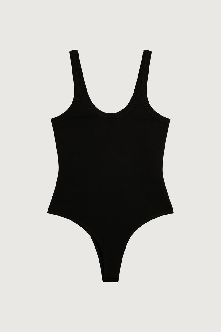 FORM SCOOP NECKLINE BODYSUIT
