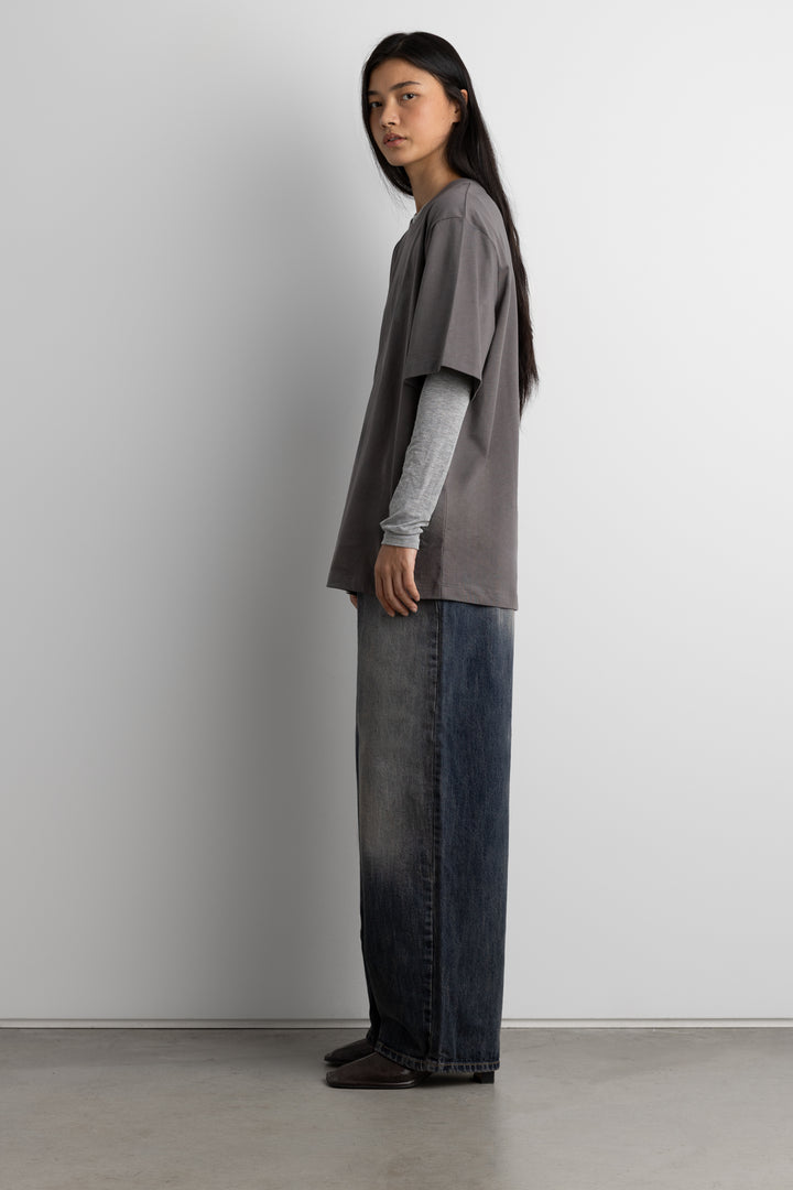 GRAPHIC PRINT T-SHIRT in Dark Gull Grey — alternate angle