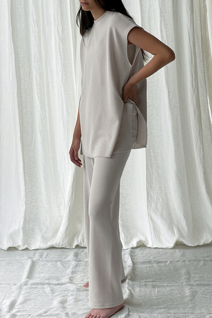 FLOWY SHORT SLEEVE TOP in Silver Gray — alternate angle