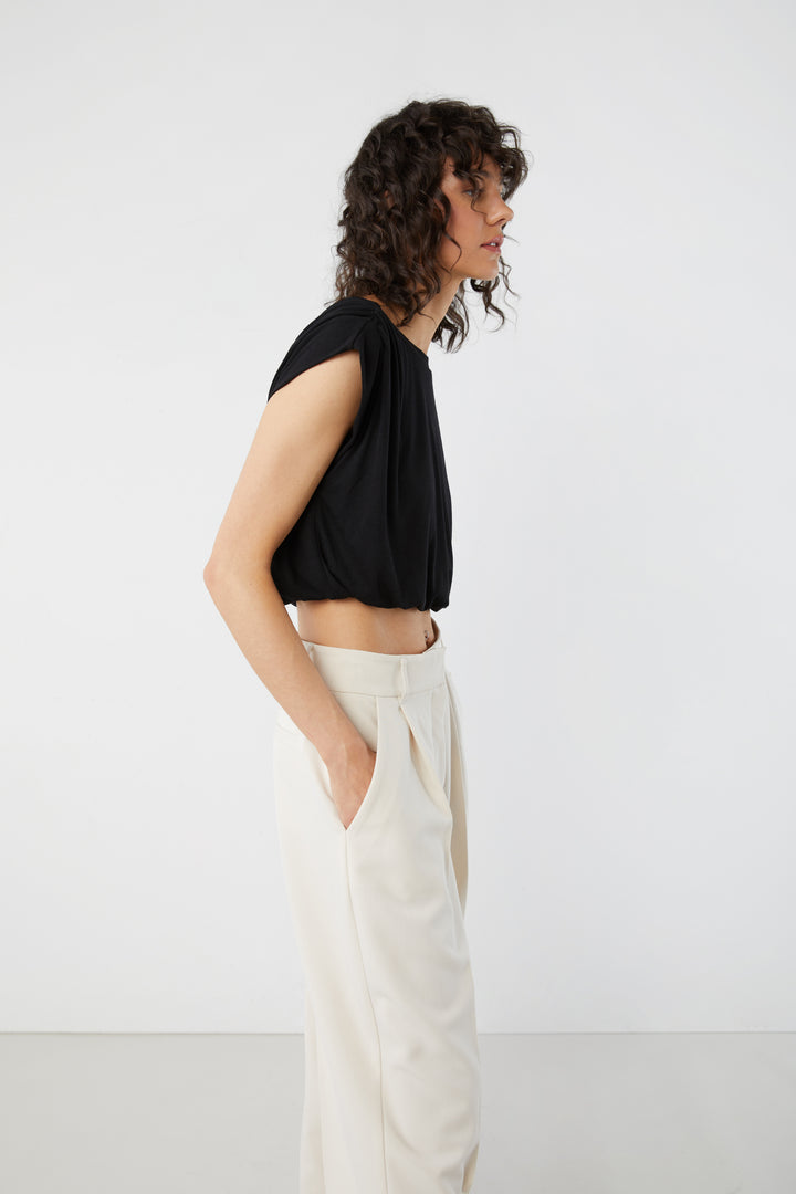 CROPPED WIDE TOP in Black — alternate angle