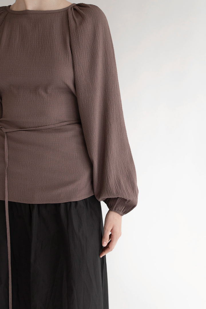 BALLOON SLEEVE TOP in Sparrow — alternate angle