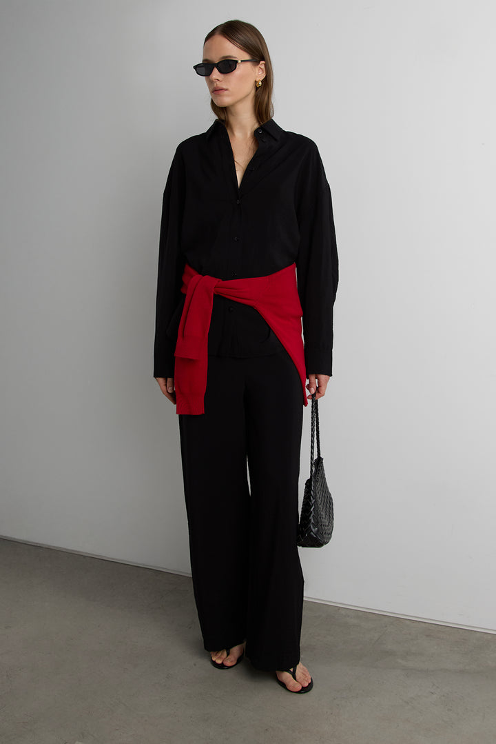 LIGHTWEIGHT CRINKLED SHIRT WITH BACK CINCHING BUTTONS in Black — alternate angle
