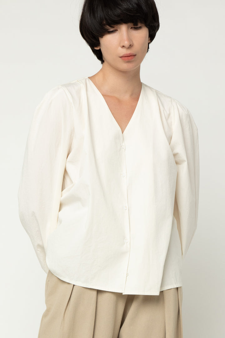 BUTTON FRONT TOP in Cream — alternate angle