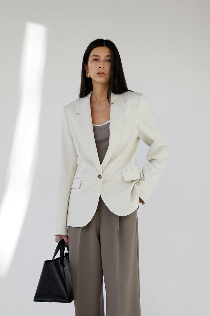 CLASSIC FIT SUITING BLAZER