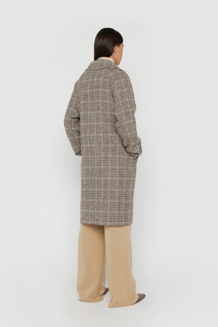 HOUNDSTOOTH COAT in Gingerbread Houndstooth — alternate angle