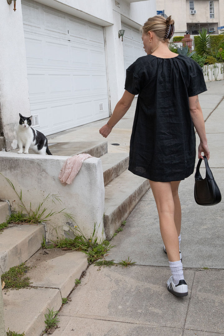 100% LINEN BOXY MINI DRESS in Black — alternate angle