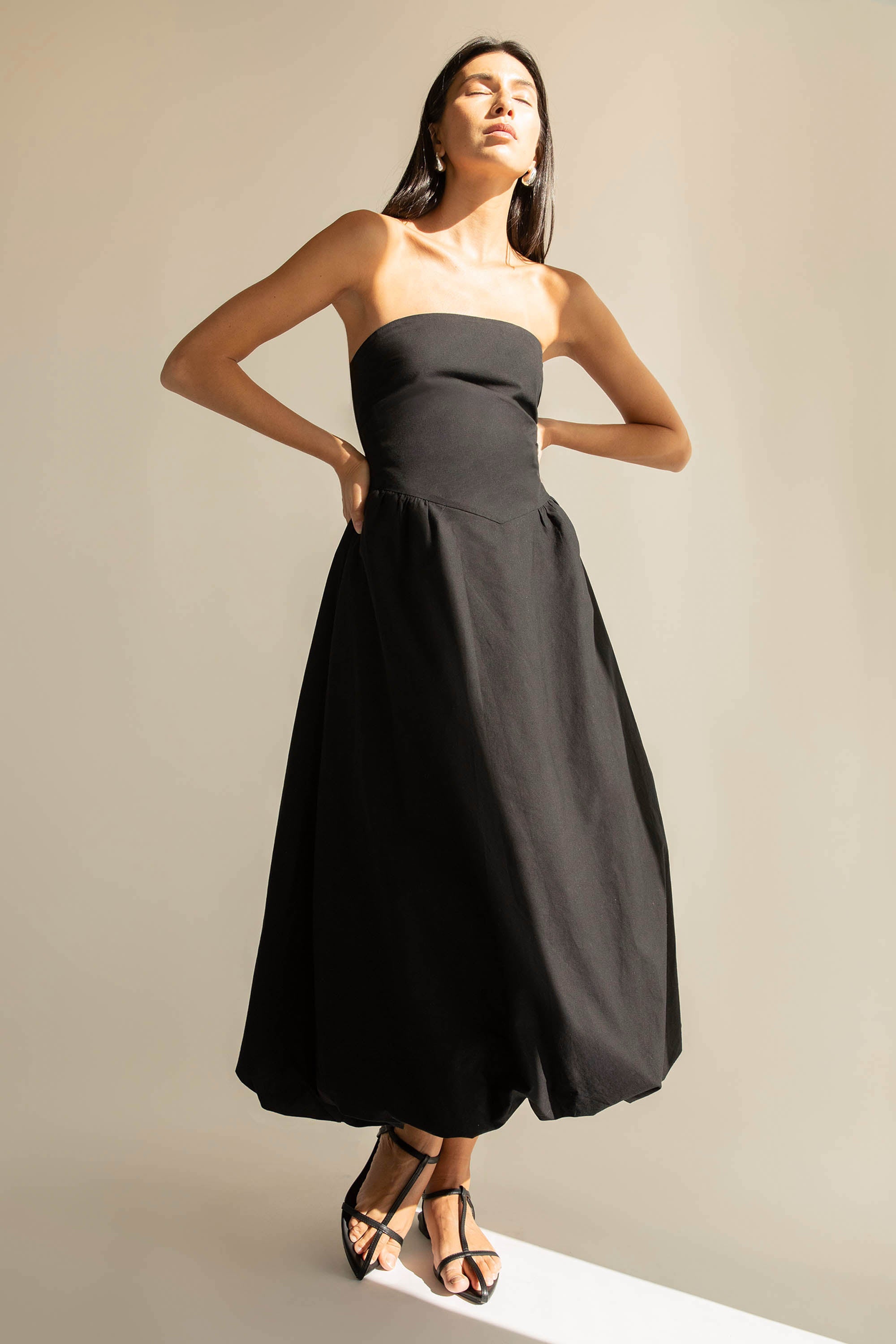 STRAPLESS BUBBLE HEM DRESS Black / Medium STRAPLESS BUBBLE HEM DRESS Black / Medium