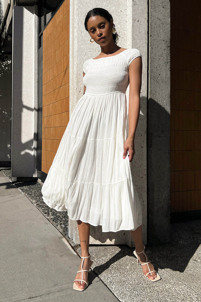 midi dress crinkle premium Luthien Printed Button Up V neckline Tiered skirt Fully lined Lightweight breezy fabric 100% Cotton Made in Italy Nadia is 510 wearing Small Eddie Bauer Women's Crinkle Midi