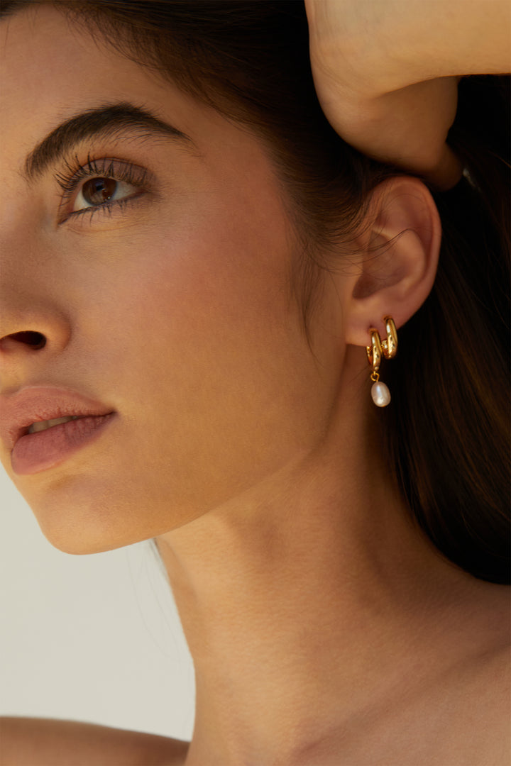 DOUBLE HOOPS WITH PEARL in Gold — alternate angle