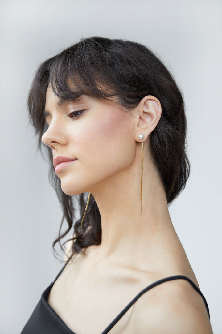 PEARL STUD WITH TWO CHAINS in Gold — alternate angle