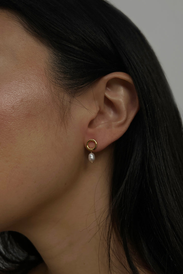 PEARL DROP HOOP EARRING in Gold — alternate angle