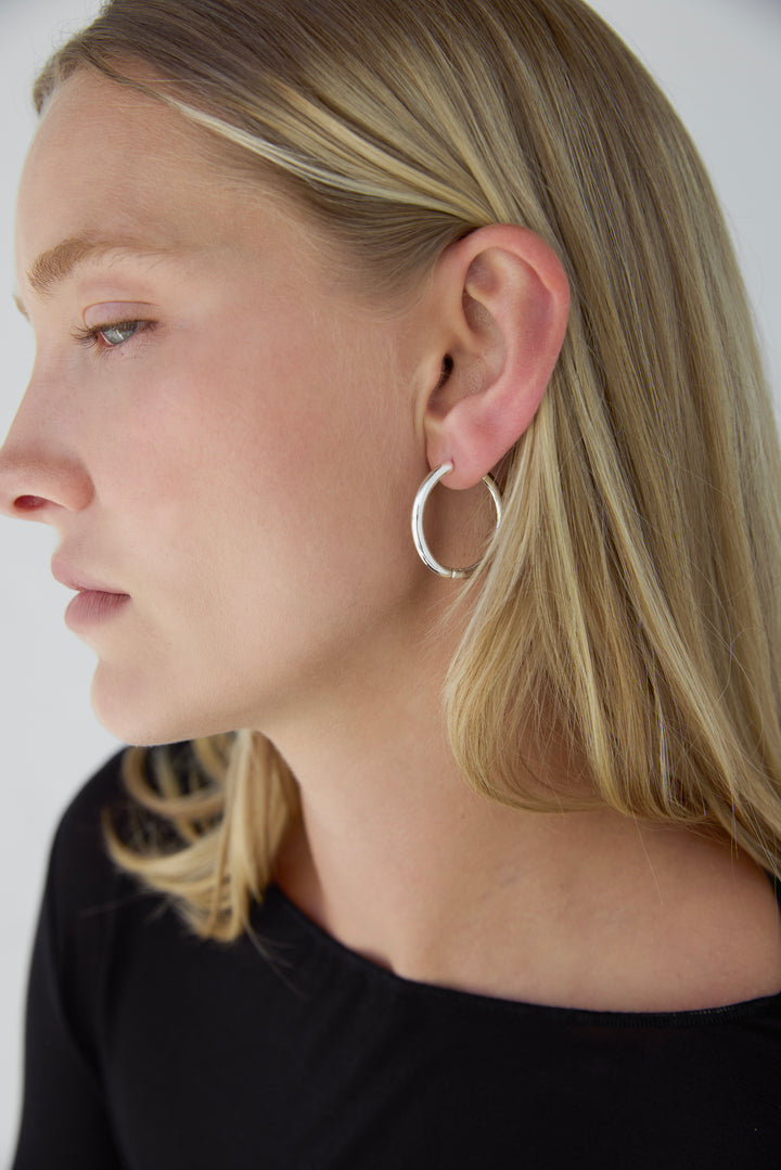LARGE HOOP EARRINGS WITH HINGE in Silver — alternate angle