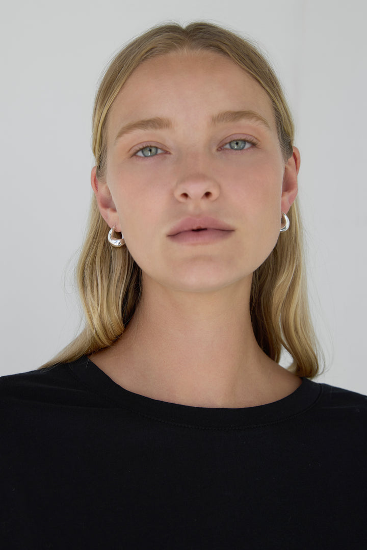CHUNKY ORGANIC WAVE HOOP EARRINGS in Silver — alternate angle