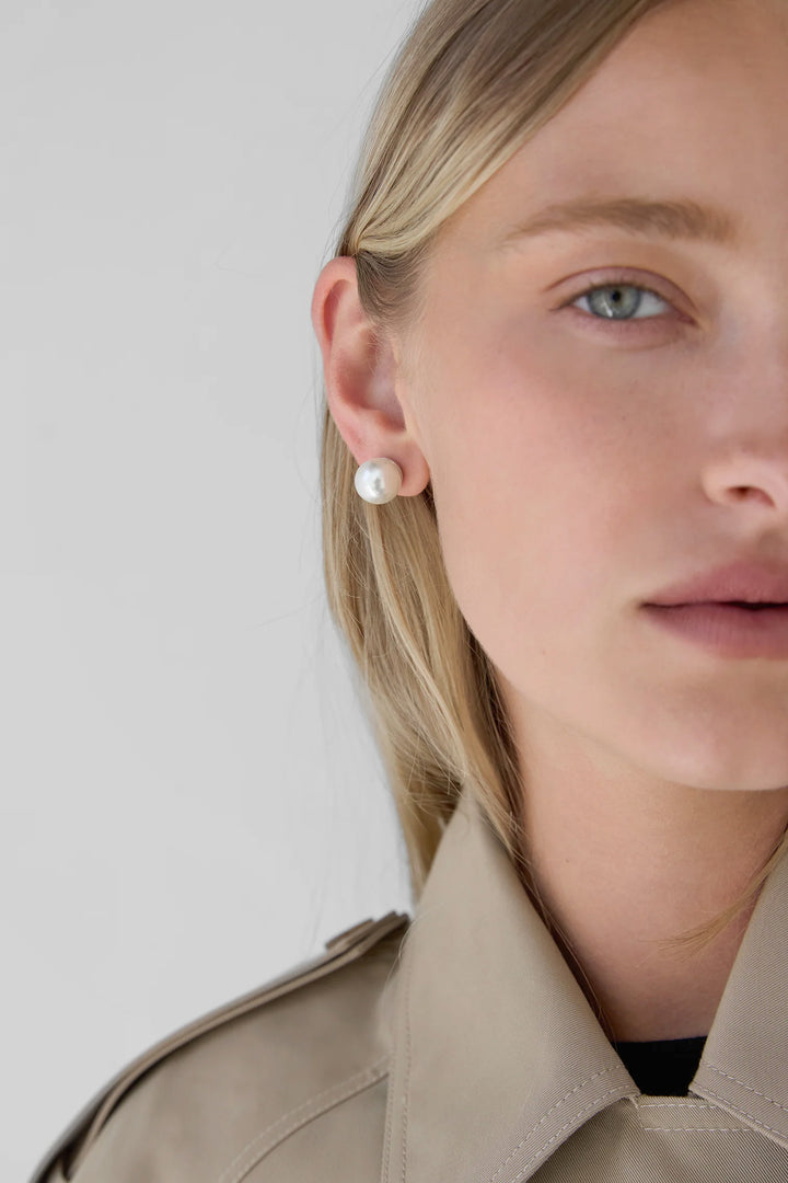 CHUNKY PEARL STUD EARRINGS in Pearl — alternate angle