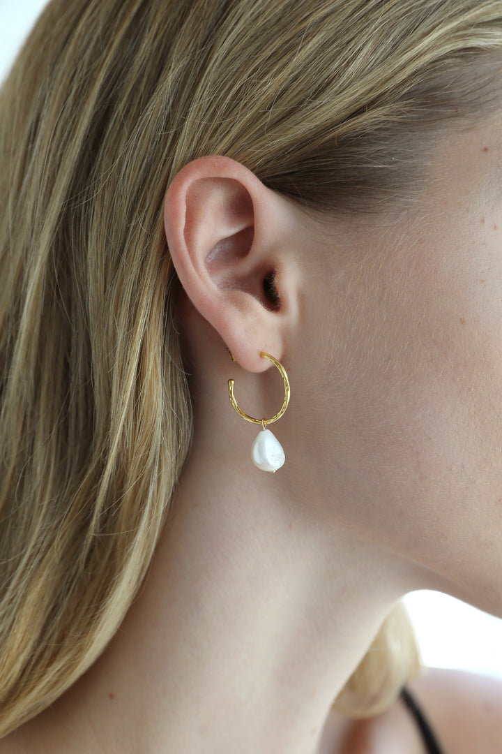 HOOP EARRINGS WITH PEARL DROP in Gold — alternate angle