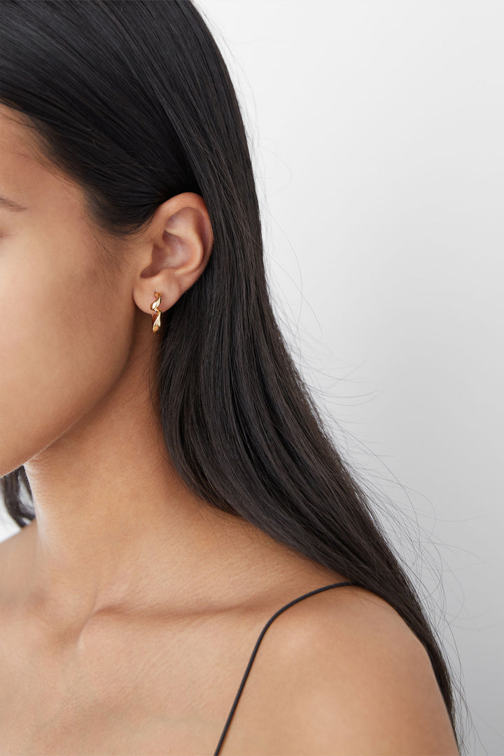 SMALL TWIST HOOP EARRING in Gold — alternate angle
