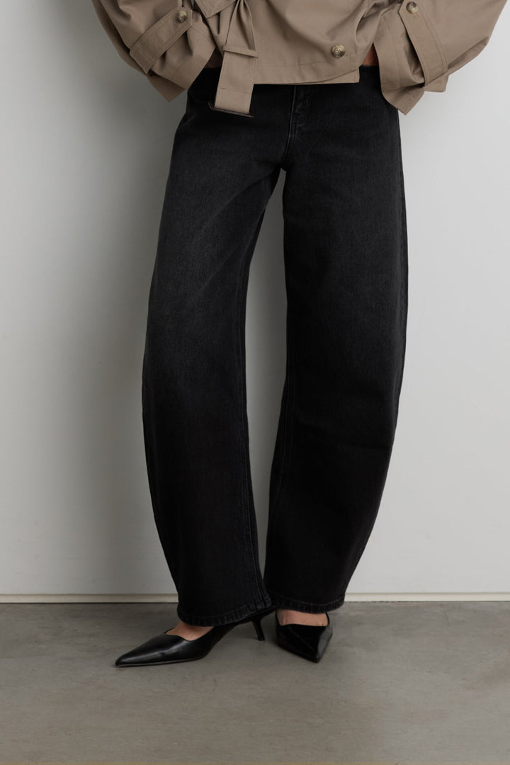 POINTED TOE SLING BACK KITTEN HEEL in Polished Black — alternate angle