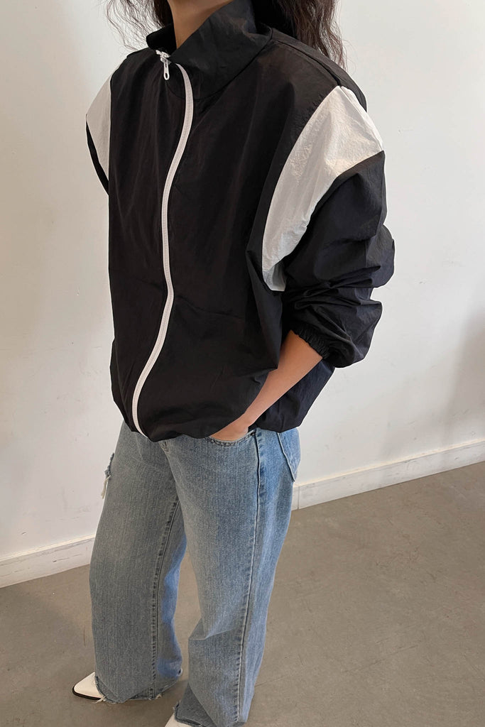 ジャケット・アウター OVERSIZED WINDBREAKER JACKET adidas Originals ZX FTW Pack Windbreaker Jacket | Dressinn