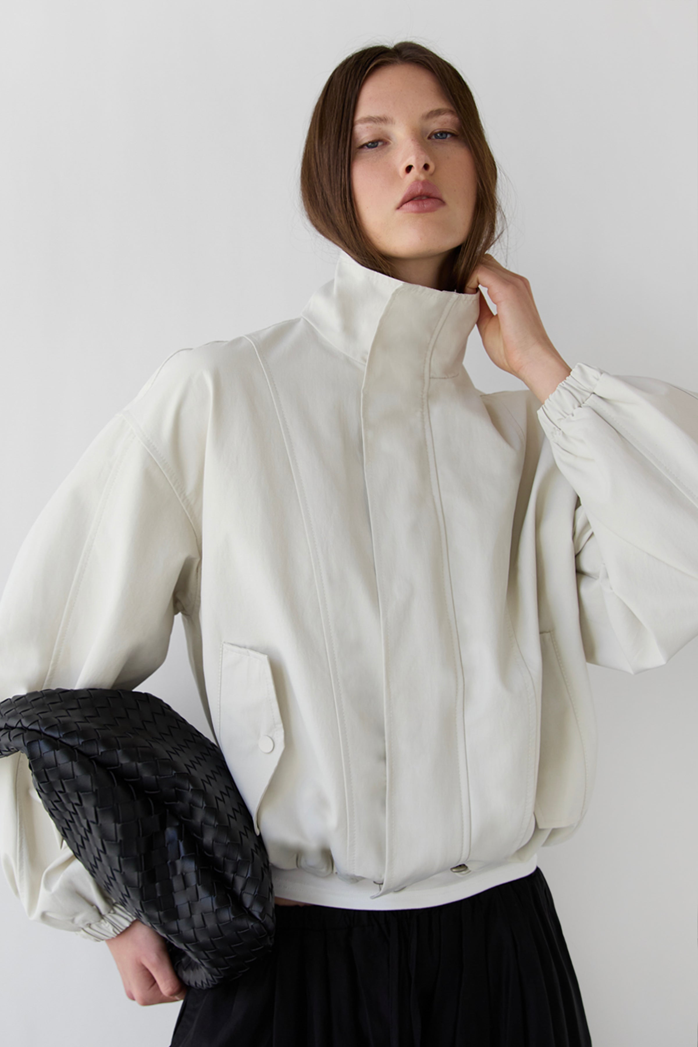 LOHEN ボトルネック レイヤードブルゾン　ホワイト High Funnel Neck Cropped Drawstring Jacket | OAK + FORT – OAK +