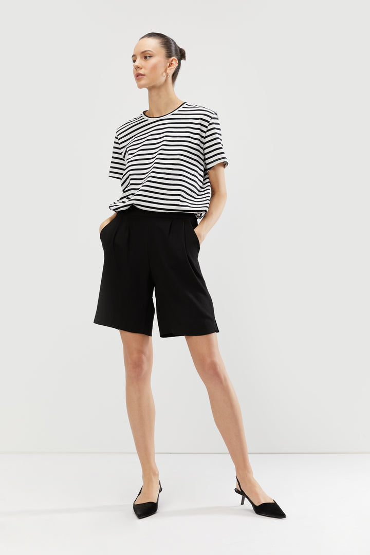 SHORT WITH PLEATS in Black — alternate angle
