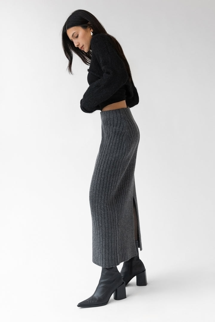 HIGH-RISE RIBBED KNIT MIDI SKIRT