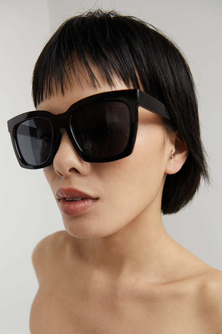 OVERSIZED FRAME SUNGLASSES