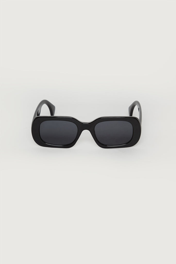 { "@context": "http://schema.org/", "@type": "Product", "name": "RECTANGLE SUNGLASSES", "url": "https://oakandfort.com/products/rectangle-sunglasses", "image": [ "https://oakandfort.com/cdn/shop/files/Sunglass-9988_Black-1_2000x.jpg?v=1721952597" ], "description": "These curved edge rectangle sunglasses will keep your eyes protected from the sun and make sure you look good doing it. Each pair comes with a complimentary case.DETAILSCurved edge rectangle frames. Tinted lens. 100% UV protection. Complimentary case.", "brand": { "@type": "Brand", "name": "Oak and Fort" }, "offers": [ { "@type" : "Offer", "availability" : "http://schema.org/OutOfStock", "price" : "11.2", "priceCurrency" : "USD", "url" : "https://oakandfort.com/products/rectangle-sunglasses?variant=45300412940527", "image": [ "https://oakandfort.com/cdn/shop/files/Sunglass-9988_Black-1_2000x.jpg?v=1721952597" ], "itemOffered" : { "@type" : "Thing", "image": [ "https://oakandfort.com/cdn/shop/files/Sunglass-9988_Black-1_2000x