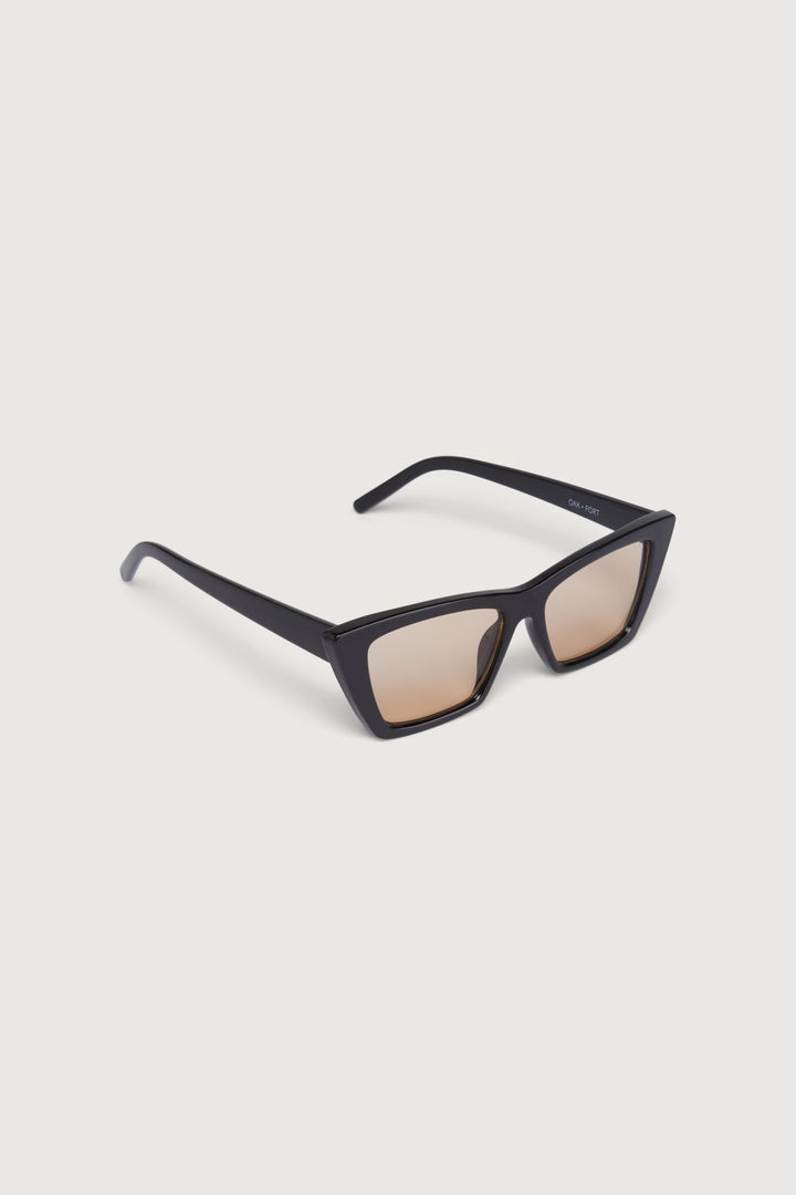 POINTED EDGE SUNGLASSES