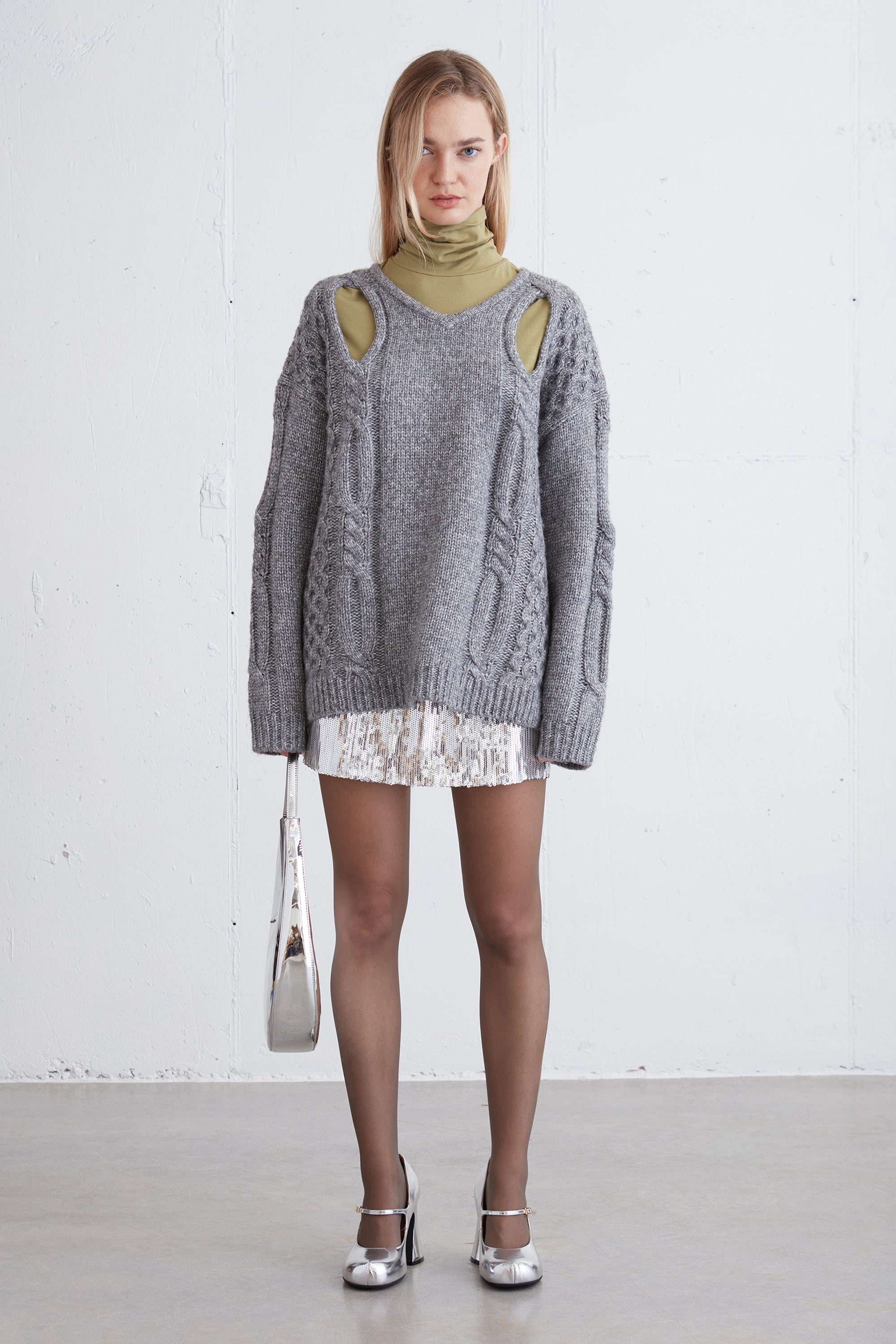 CHUNKY CABLE KNIT SWEATER WITH CUTOUT OAK FORT USA