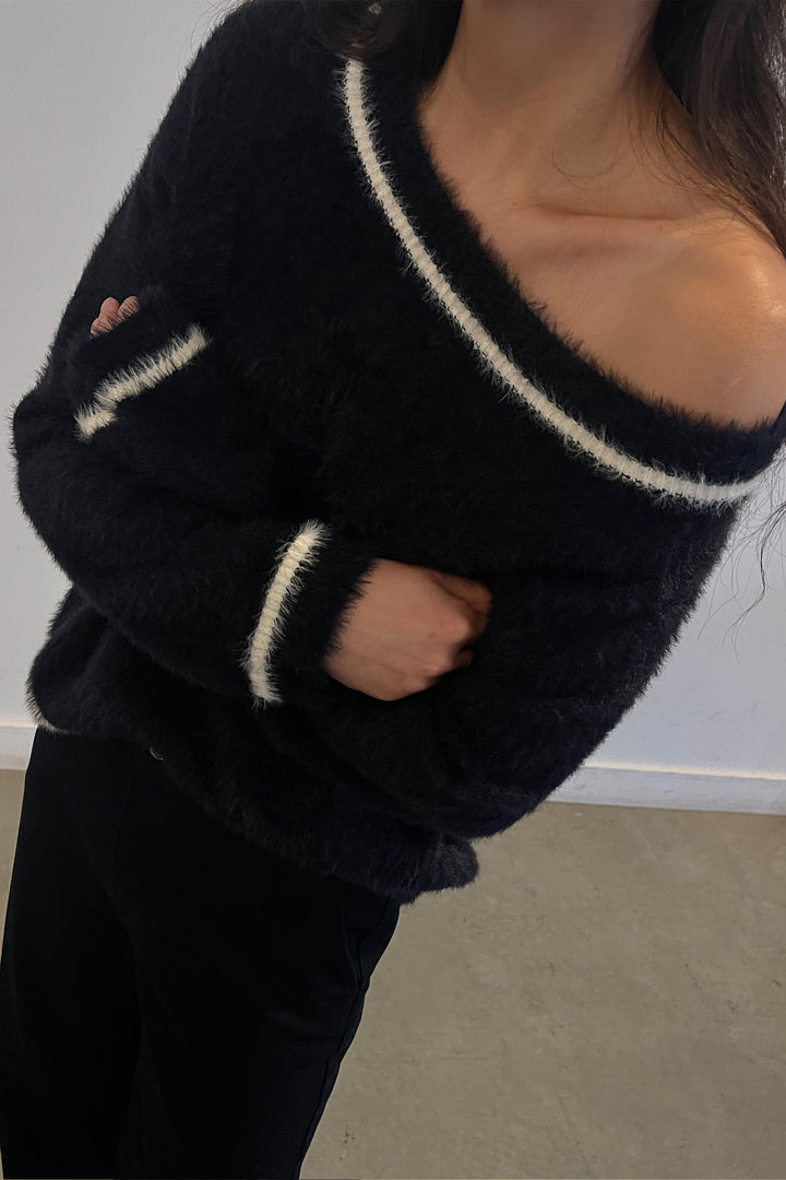 FUZZY CONTRAST DETAIL SWEATER in Black Birch — alternate angle