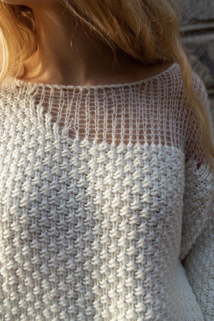 DISTRESSED DETAIL SWEATER