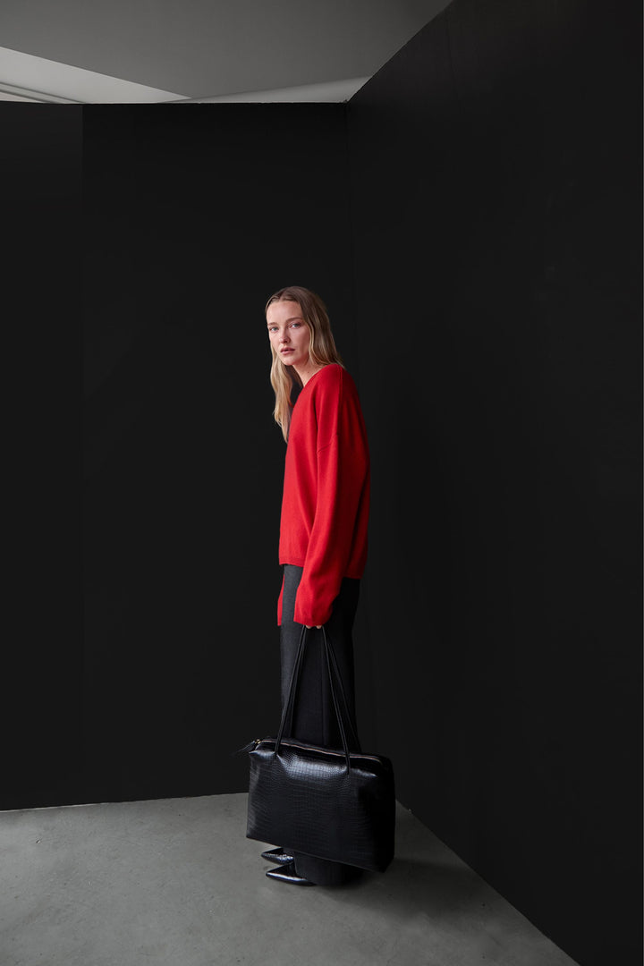 100% CASHMERE CREWNECK SWEATER in Crimson — alternate angle