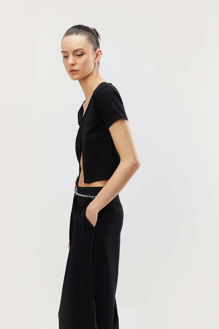 HOOK CLOSURE CROPPED TEE in Black — alternate angle