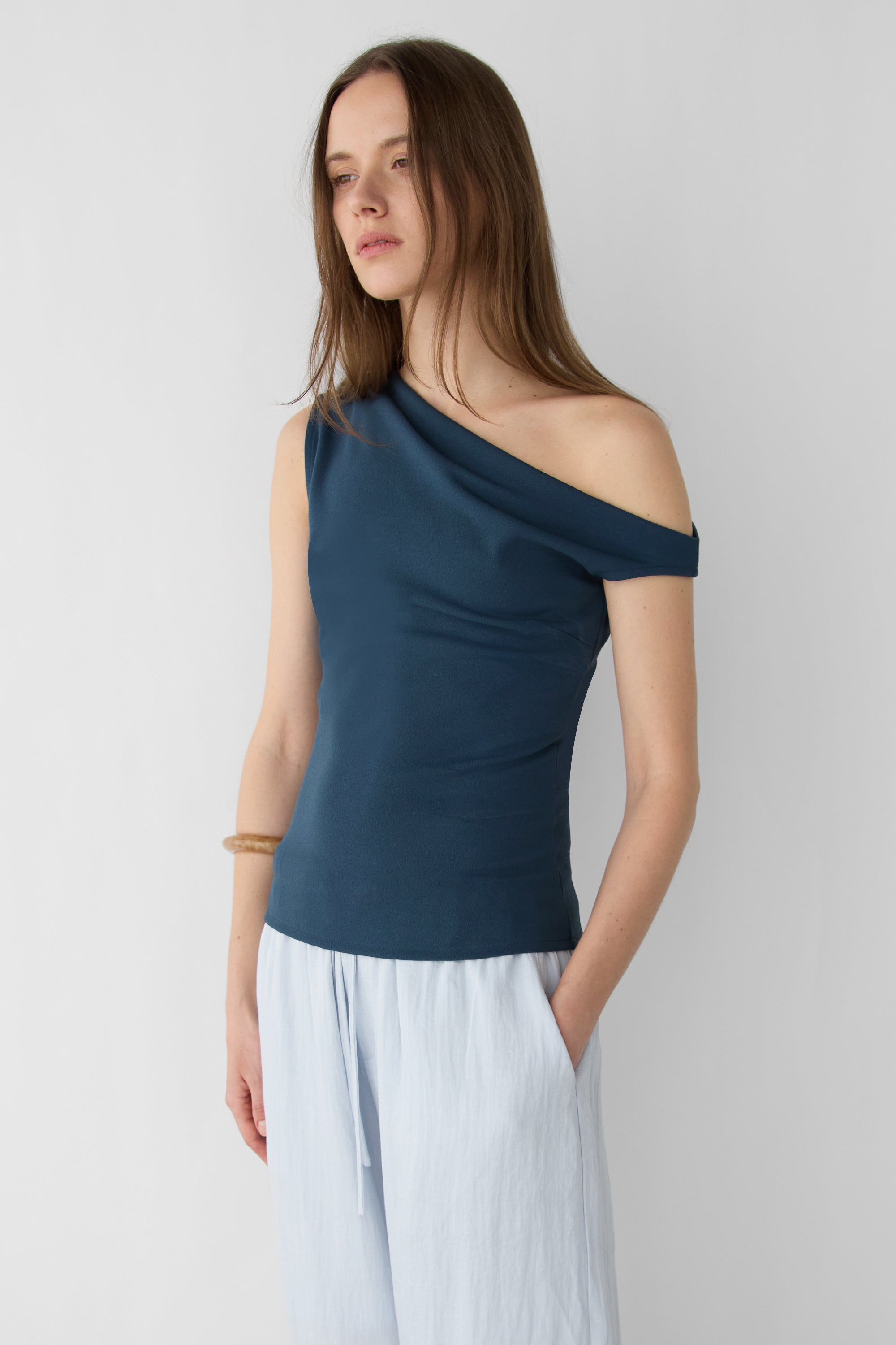 shinn様 FUMIKA_UCHIDA ONE SHOULDER TEE Taylor One Shoulder Asymmetrical Hem Top – Madida Clothing