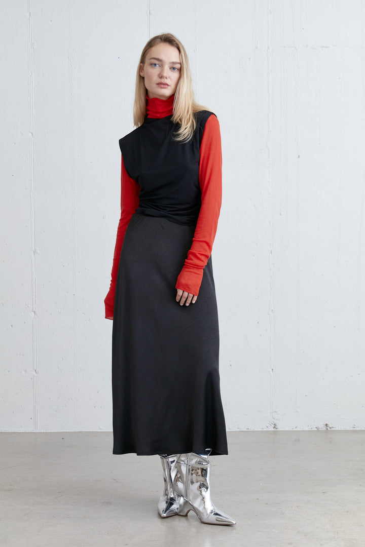 CROPPED TURTLENECK TOP in Red — alternate angle