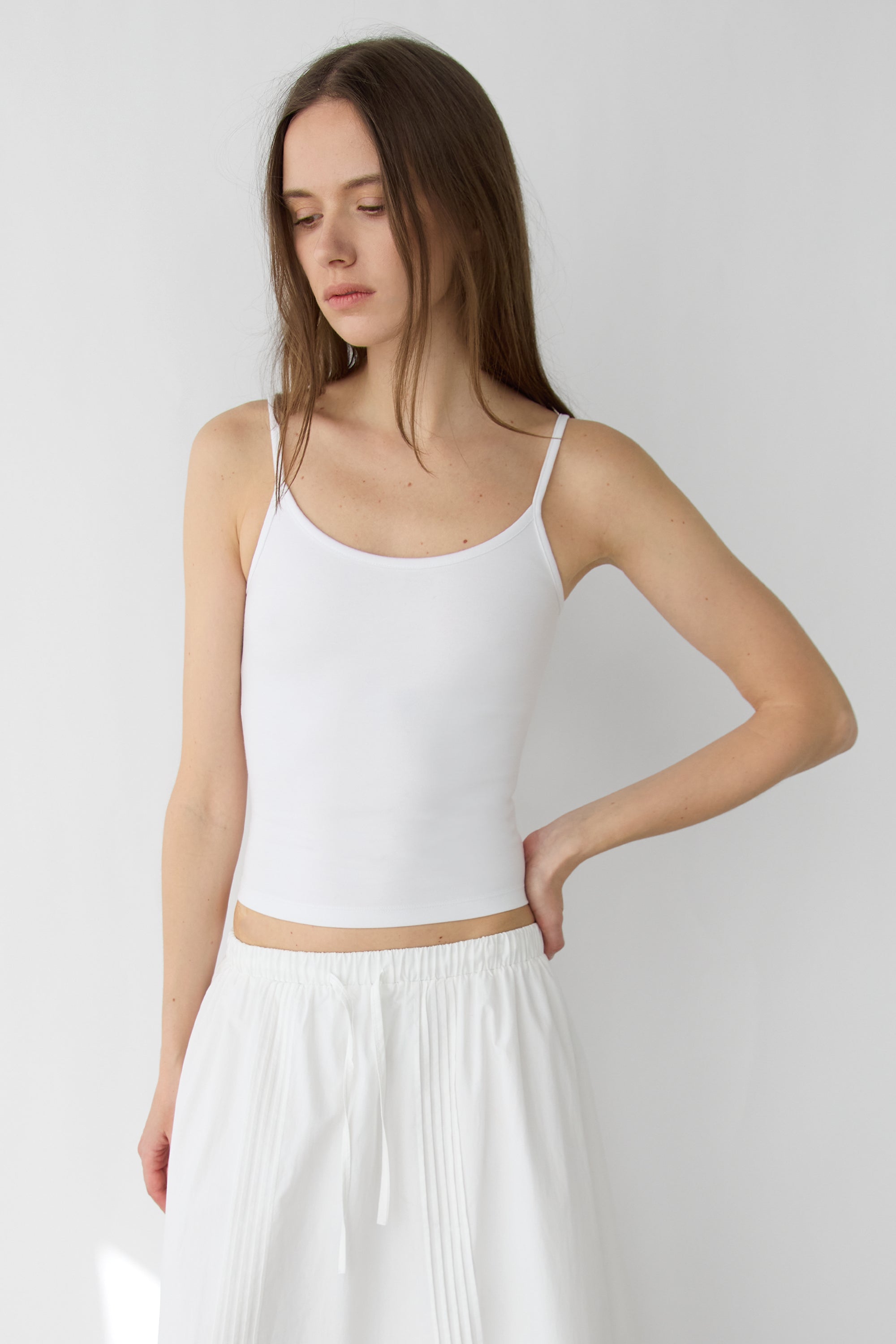 新品・未使用【OMMO】タンクトップ ASYMME TUCK KT TOP 白 新品・未使用【OMMO】タンクトップ ASYMME TUCK KT TOP 白 【公式通販】
