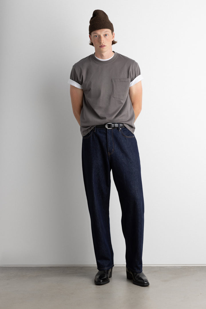 RELAXED BOXY BASIC TEE WITH POCKET in Dark Gull Grey — alternate angle