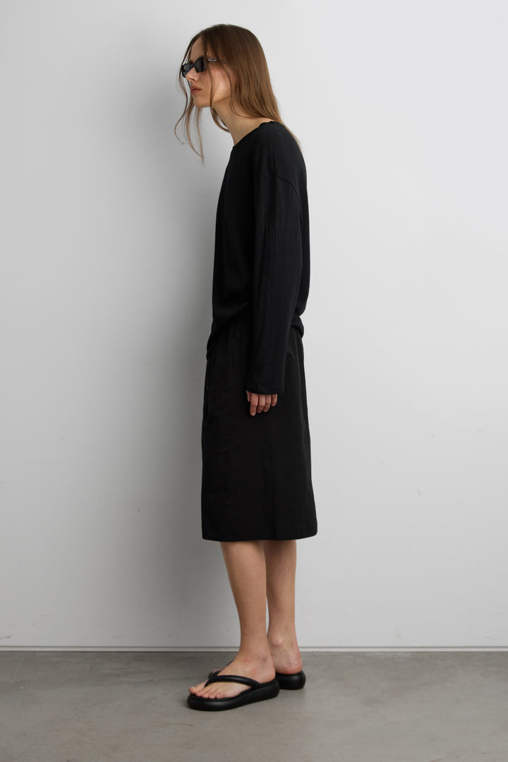RELAXED LONG SLEEVE T-SHIRT in Black — alternate angle