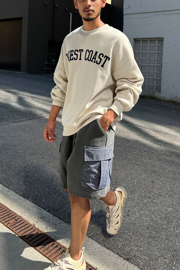 OVERSIZED GRAPHIC SWEATSHIRT